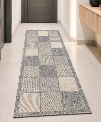 bright interior, grey rug